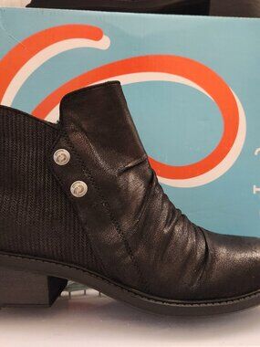 BareTraps Black "Stevie" Booties. NIB. Size 9